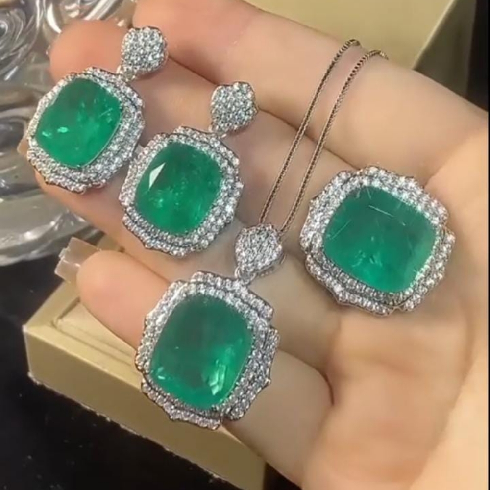 18KT White Gold Plated Royal Couture Emerald Set 💚💚💚 -VIDEO....